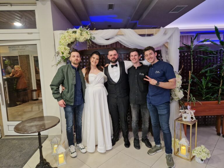 opuštena ekipa fotografa za vjenčanje