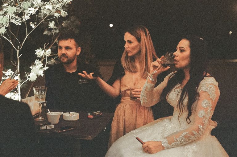 Analogna fotografija na vjenčanju